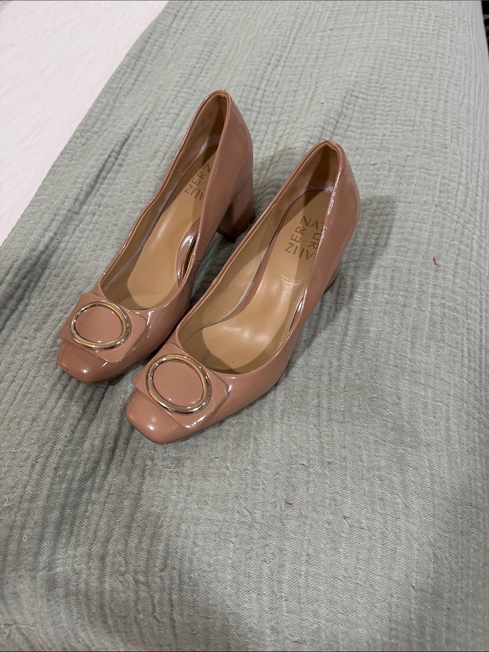 Naturalizer Nude Patent Block Heel Pumps with Gold Accent 6.5
